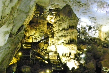 Dong Hoi – Grotte de Phong Nha - Hué (B/L/-)