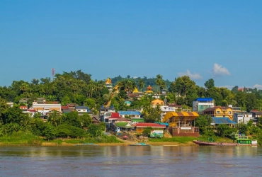 Chiang Khong – Huay Xay – Pakbeng/ Croisière partagée – Guide anglophone à bord (B/L/D)