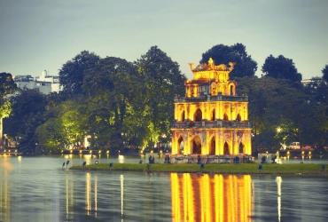 Halong - Hanoi – Vol pour Hue                                                                    Guide [B/L/-] 