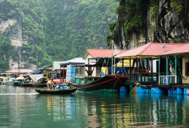 Baie d’Halong – Hanoi – Train de nuit pour Dong Hoi (B, L) Guide anglophone à bord