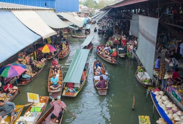 Bangkok – Marché ferroviaire – Marché flottant – Tour culinaire en tuk-tuk (B, D)