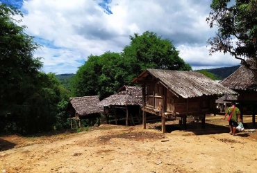 Chiang Mai – Chute de Mork Fah – Village de Karen – Nuit chez l’habitant (B, L, D)