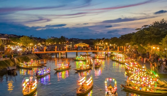 Visite de nuit à Hoi An : Excursion en bateau sur la riviere Hoai