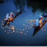 Visite de nuit à Hoi An : Excursion en bateau sur la riviere Hoai