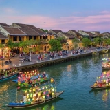 Visite de nuit à Hoi An : Excursion en bateau sur la riviere Hoai