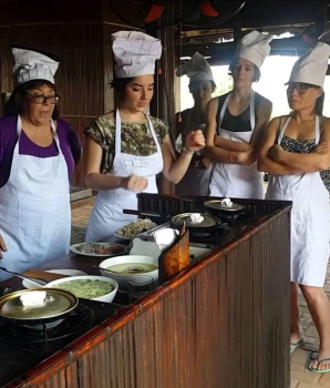 Cours de cuisine dans le village de Tra Que