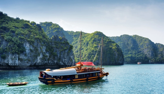 Croisière en baie d'Halong: Découverte magique de la baie d'Halong