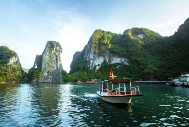 Grotte de Sung Sot - Station de Marina Tuan Chau - Hanoi (B, L)