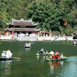 Excursion à Hanoi : Découverte de la pagode des Parfums et du fleuve Yen