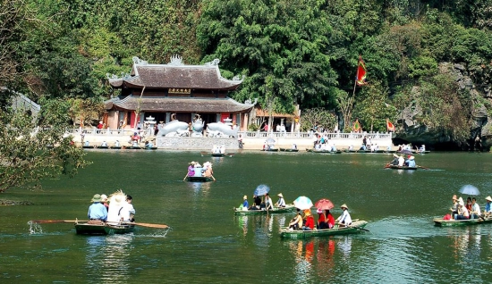 Circuit à Hanoi 1 jour : Pagode de Huong et fleuve de Yen