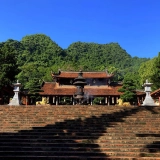 Excursion à Hanoi : Découverte de la pagode des Parfums et du fleuve Yen