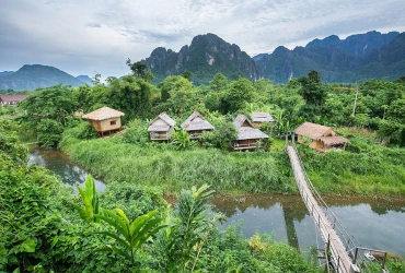 Vang Vieng - Vientiane (B, L)