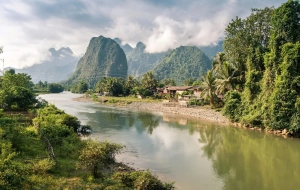 3 jours à Vang Vieng : Grottes, Croisière, Cuisine Laotienne et Aventure Nature