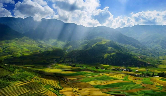 Voyage à pied Ha Giang 4 jours : Conquérir de la montagne Tay Con Linh