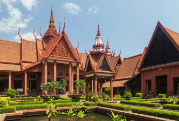 Plongée dans l'histoire et l'architecture de Phnom Penh (-/L/D)