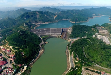 Découverte de la centrale hydroélectrique et du lac de la paix (L/D)