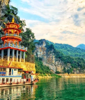 Hoa Binh 2 jours : île verte, grotte de Thac Bo et exploration des cascades