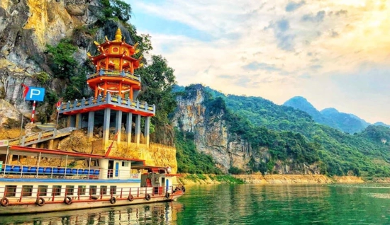 Hoa Binh 2 jours : île verte, grotte de Thac Bo et exploration des cascades