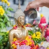 Manières modernes et traditionnelles de célébrer le festival Songkran